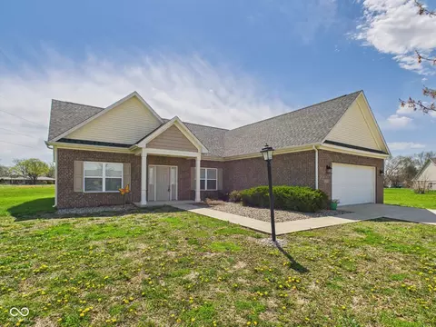 6606 Colt Ln, Anderson, IN 46013