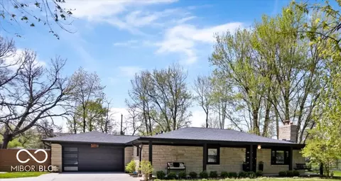 9944 Holaday Dr, Carmel, IN 46032