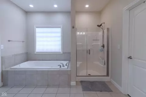 Bath - 6472 Independence Ct, Pendleton, IN 46064 photo 5 of 10