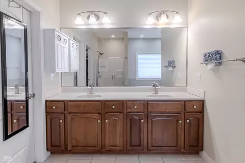 Bath - 6472 Independence Ct, Pendleton, IN 46064 photo 2 of 10