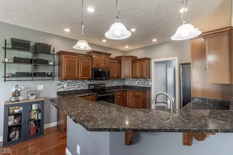 Kitchen - 6472 Independence Ct, Pendleton, IN 46064 photo 2 of 4