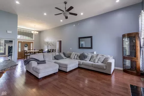Living - 6472 Independence Ct, Pendleton, IN 46064 photo 2 of 4