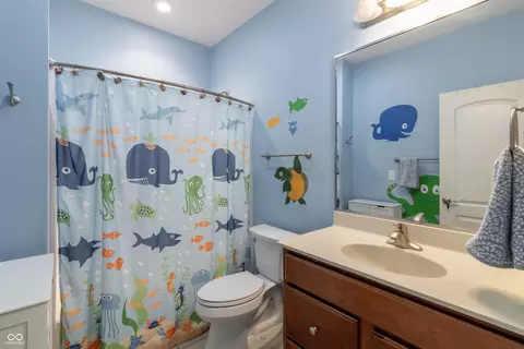 Bath - 6472 Independence Ct, Pendleton, IN 46064 photo 6 of 10