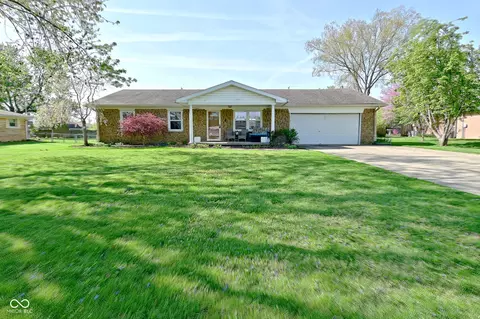 5693 W Walnut St, Greenwood, IN 46142