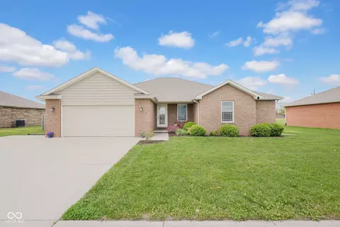 5985 Spring Meadow Ln, Seymour, IN 47274