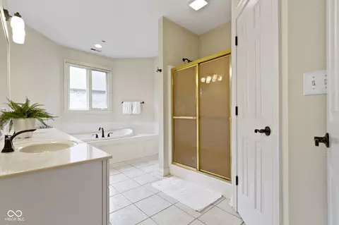 Bath - 10794 Pine Needle Ct, Fishers, IN 46037 photo 1 of 5