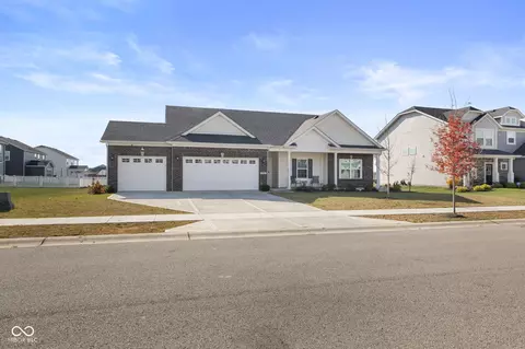 7067 Hart St, Cumberland, IN 46229