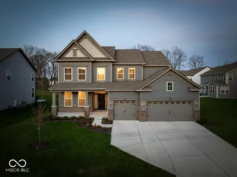 10423 Hamburg Dr, Fortville, IN 46040