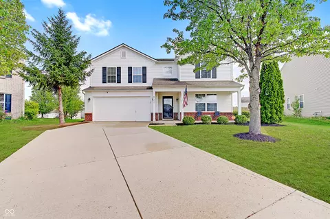 825 Palisades Ct, Greenwood, IN 46143