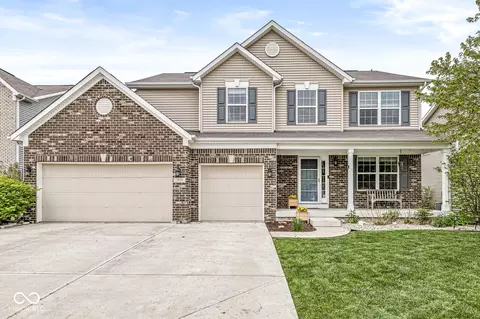 7829 Hedgehop Dr, Zionsville, IN 46077