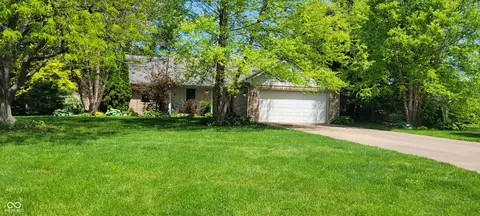 1080 W Wildflower Ct, Mooresville, IN 46158