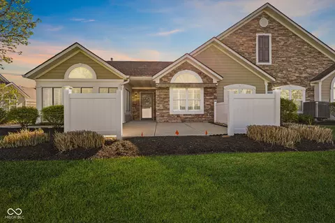 1098 Extraordinary Trl, Greenfield, IN 46140