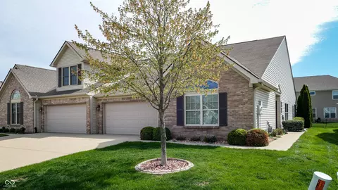 1435 Colony Park Dr, Greenwood, IN 46143