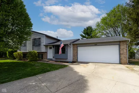 8232 N Chaucer Ct, Columbus, IN 47201