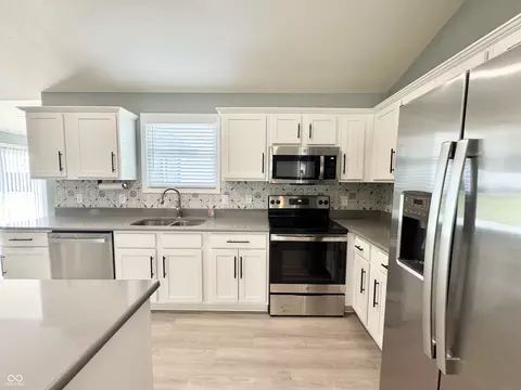 Kitchen - 405 Eagle Dr, Covington, IN 47932 photo 8 of 8