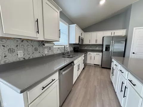 Kitchen - 405 Eagle Dr, Covington, IN 47932 photo 4 of 8