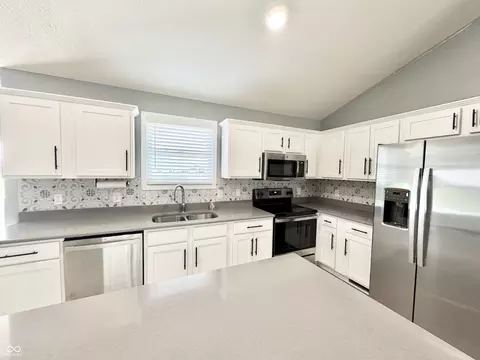 Kitchen - 405 Eagle Dr, Covington, IN 47932 photo 6 of 8