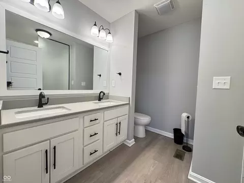 Bath - 405 Eagle Dr, Covington, IN 47932 photo 1 of 6