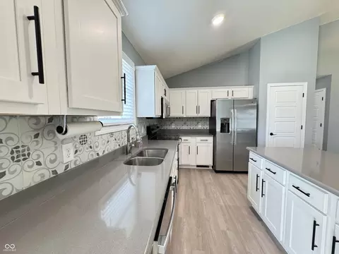 Kitchen - 405 Eagle Dr, Covington, IN 47932 photo 5 of 8