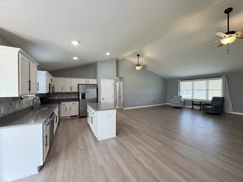 Kitchen - 405 Eagle Dr, Covington, IN 47932 photo 1 of 8