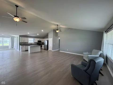 Living - 405 Eagle Dr, Covington, IN 47932 photo 1 of 1