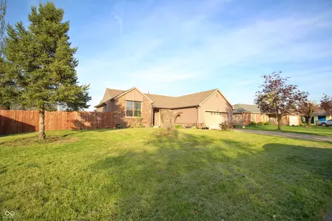 8911 Country Walk Ct, Indianapolis, IN 46227