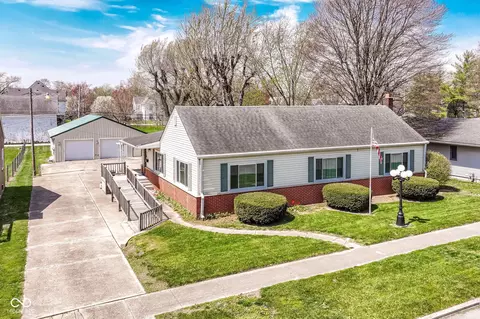 830 N 16th St, Elwood, IN 46036