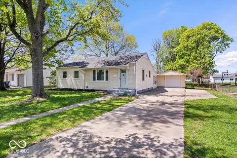 102 Florence Dr, Greenwood, IN 46143