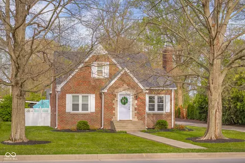 3221 Washington St, Columbus, IN 47203