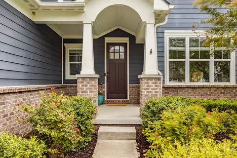 2785 W High Grove Cir, Zionsville, IN 46077