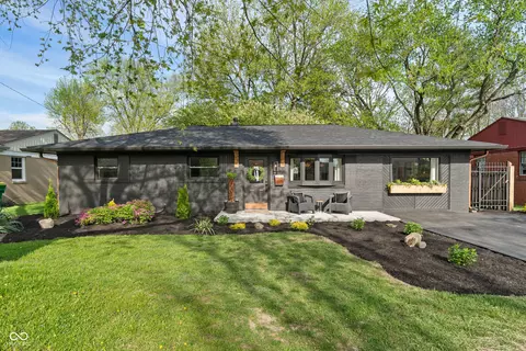 165 N 9th St, Zionsville, IN 46077