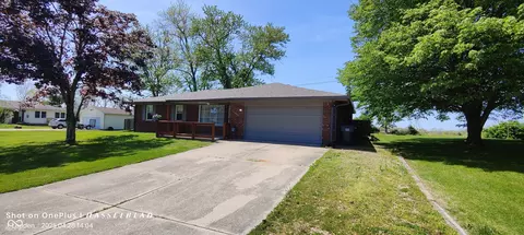 5444 S Holiday Dr, Columbus, IN 47203