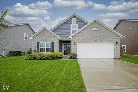 1299 W Crystal Dr, Fortville, IN 46040