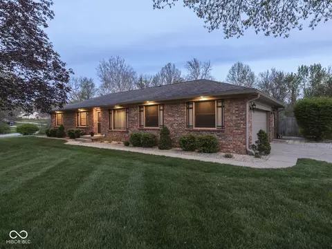4037 Hazy Ln, Greenwood, IN 46142
