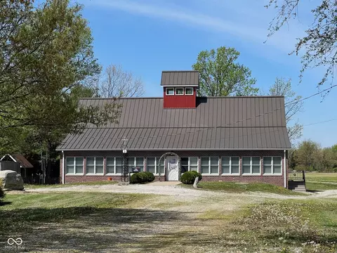 16975 S Truman St, Farmersburg, IN 47850