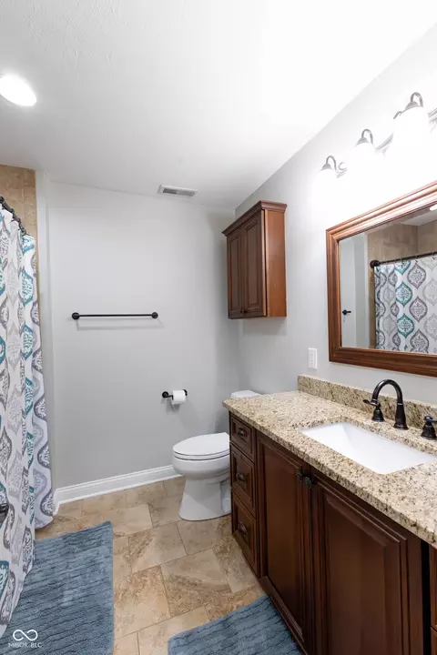 Bath - 8188 Spring Valley Dr, Plainfield, IN 46168 photo 4 of 4
