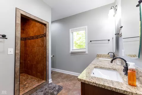 Bath - 8188 Spring Valley Dr, Plainfield, IN 46168 photo 1 of 4