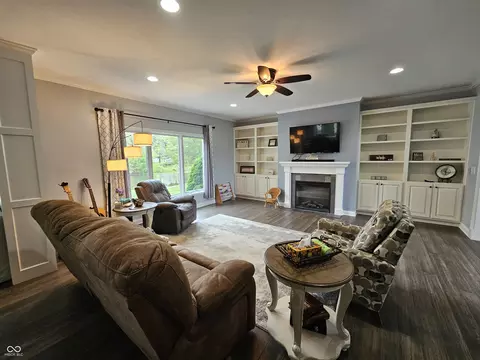 Living - 8188 Spring Valley Dr, Plainfield, IN 46168 photo 3 of 5