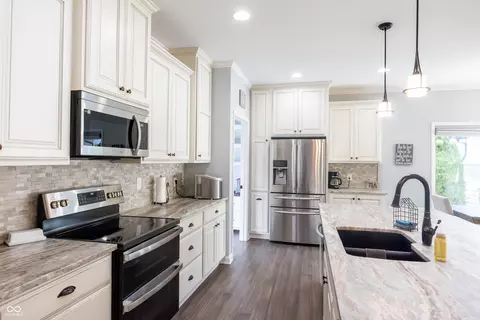 Kitchen - 8188 Spring Valley Dr, Plainfield, IN 46168 photo 2 of 2