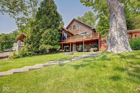 8015 N Lakeview Dr, Unionville, IN 47468