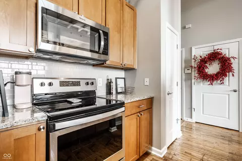 Kitchen - 624 E Walnut St #46, Indianapolis, IN 46204 photo 3 of 5