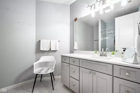 Bath - 624 E Walnut St #46, Indianapolis, IN 46204 photo 3 of 4