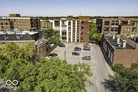 Exterior - 624 E Walnut St #46, Indianapolis, IN 46204 photo 4 of 12