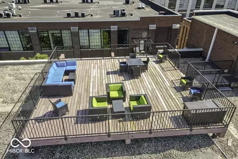Exterior - 624 E Walnut St #46, Indianapolis, IN 46204 photo 10 of 12