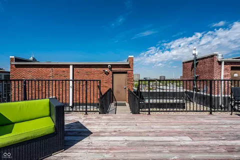 Exterior - 624 E Walnut St #46, Indianapolis, IN 46204 photo 8 of 12