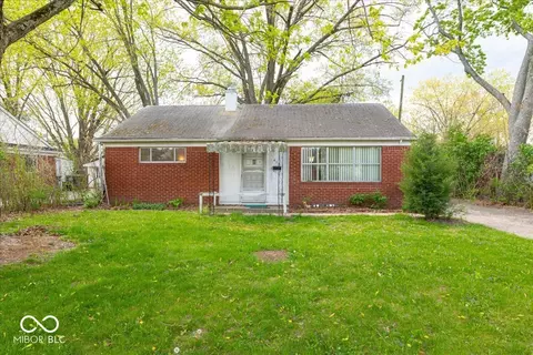 476 Southgate Dr, Greenwood, IN 46143