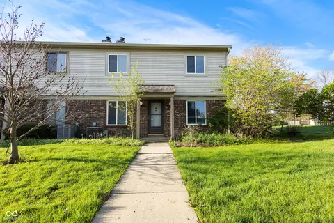 6026 Oakbrook Ln, Indianapolis, IN 46254