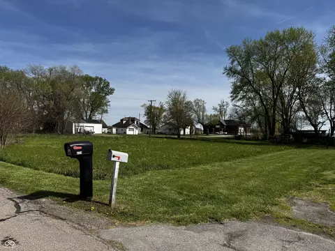 00 Gambold St, Columbus, IN 47203