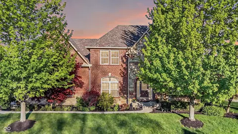 11341 Abercairn Ct, Zionsville, IN 46077