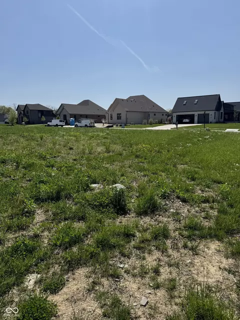 5605 Skylark Dr, Greenwood, IN 46143